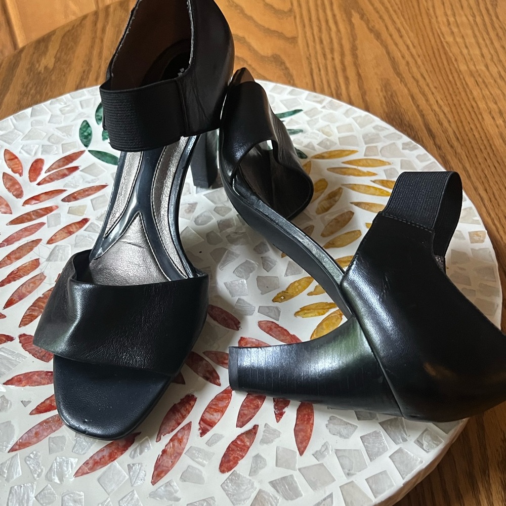 Black Open toed dress shoes. - Picture 2 of 3